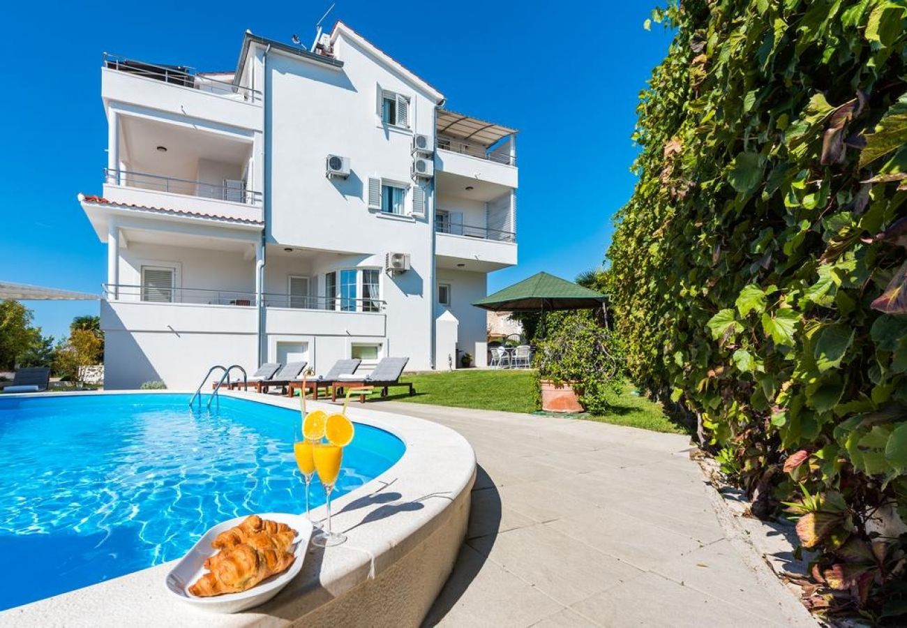 Апартаменты на Vodice - Ferienwohnung in Vodice mit Meerblick, Terrasse, Klimaanlage, W-LAN (94-1)