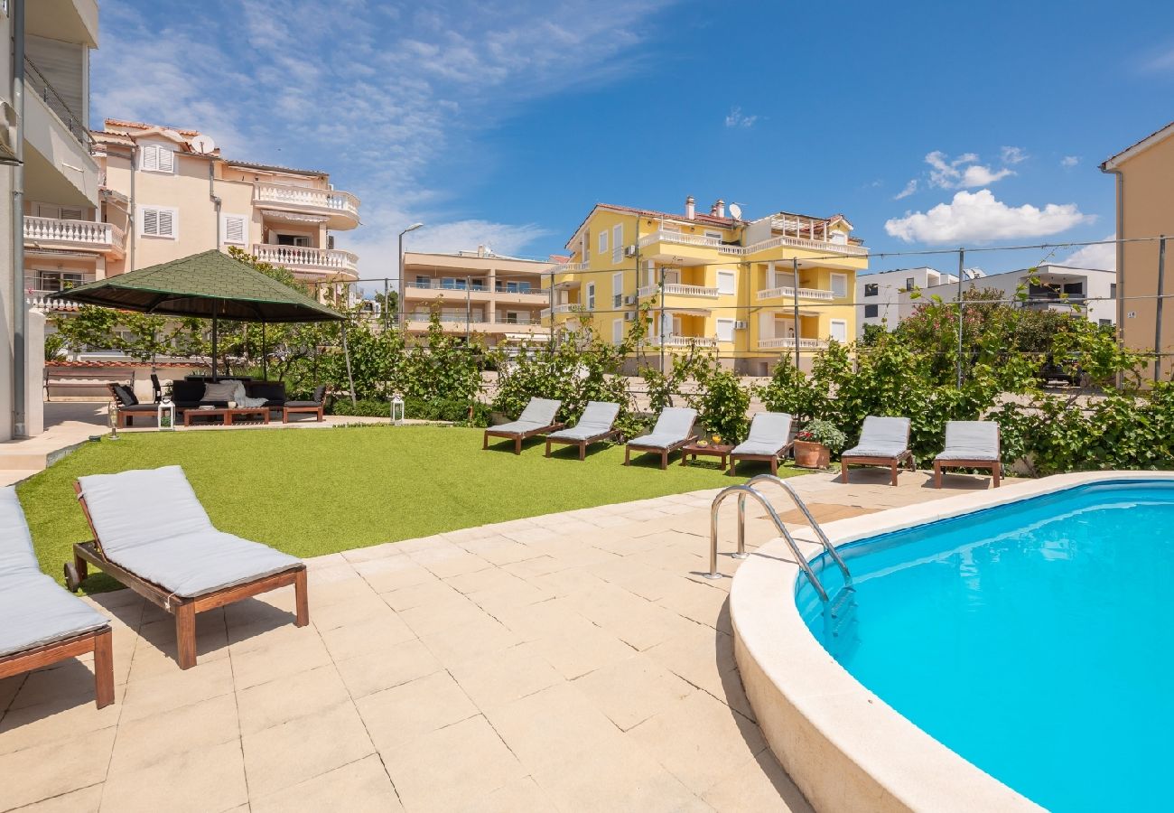 Апартаменты на Vodice - Ferienwohnung in Vodice mit Meerblick, Terrasse, Klimaanlage, W-LAN (94-1)