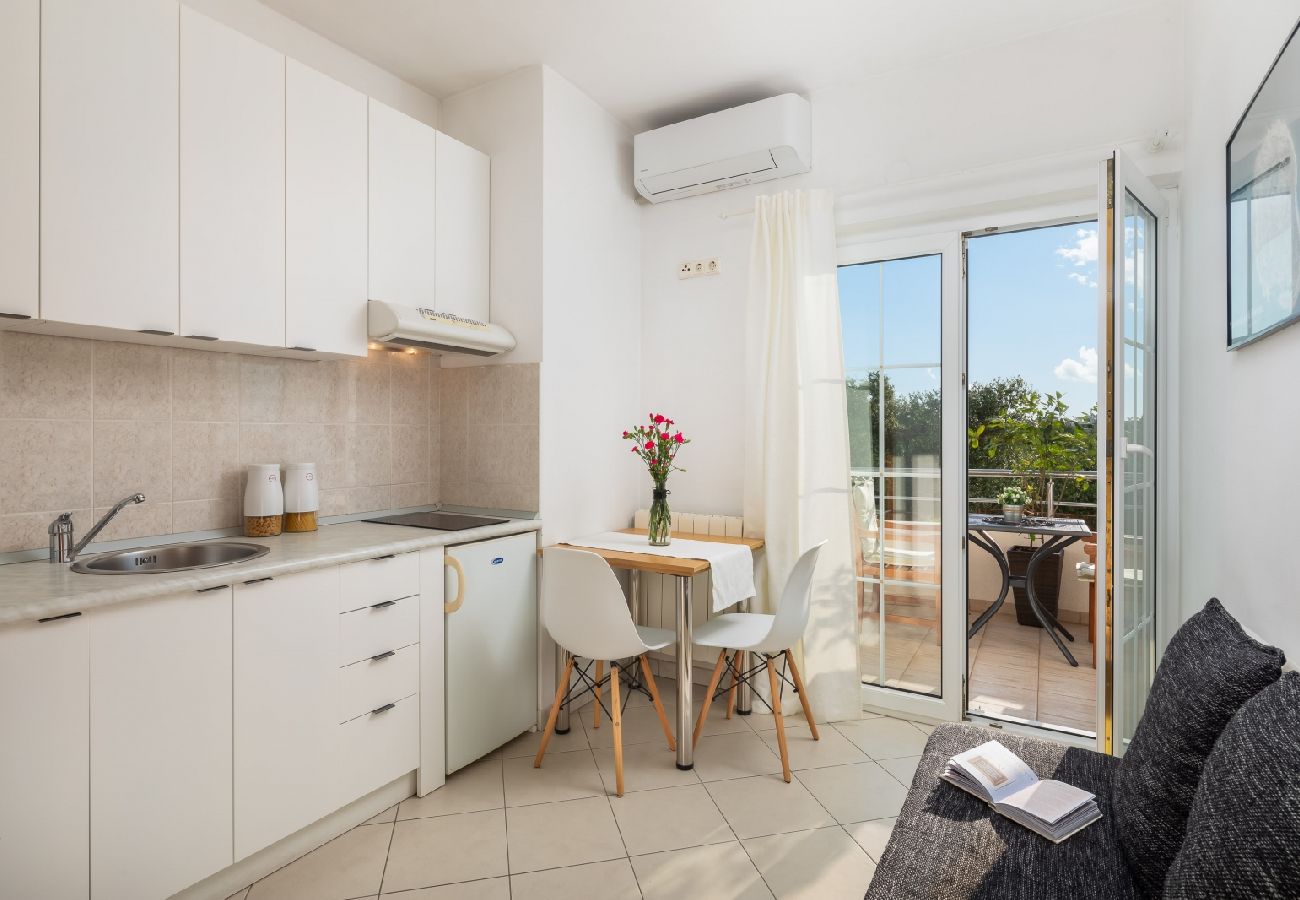 Апартаменты на Vodice - Ferienwohnung in Vodice mit Meerblick, Terrasse, Klimaanlage, W-LAN (94-2)