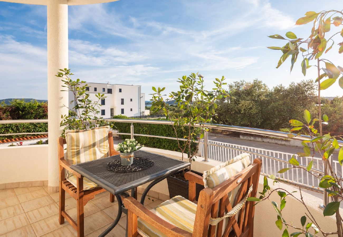 Апартаменты на Vodice - Ferienwohnung in Vodice mit Meerblick, Terrasse, Klimaanlage, W-LAN (94-2)