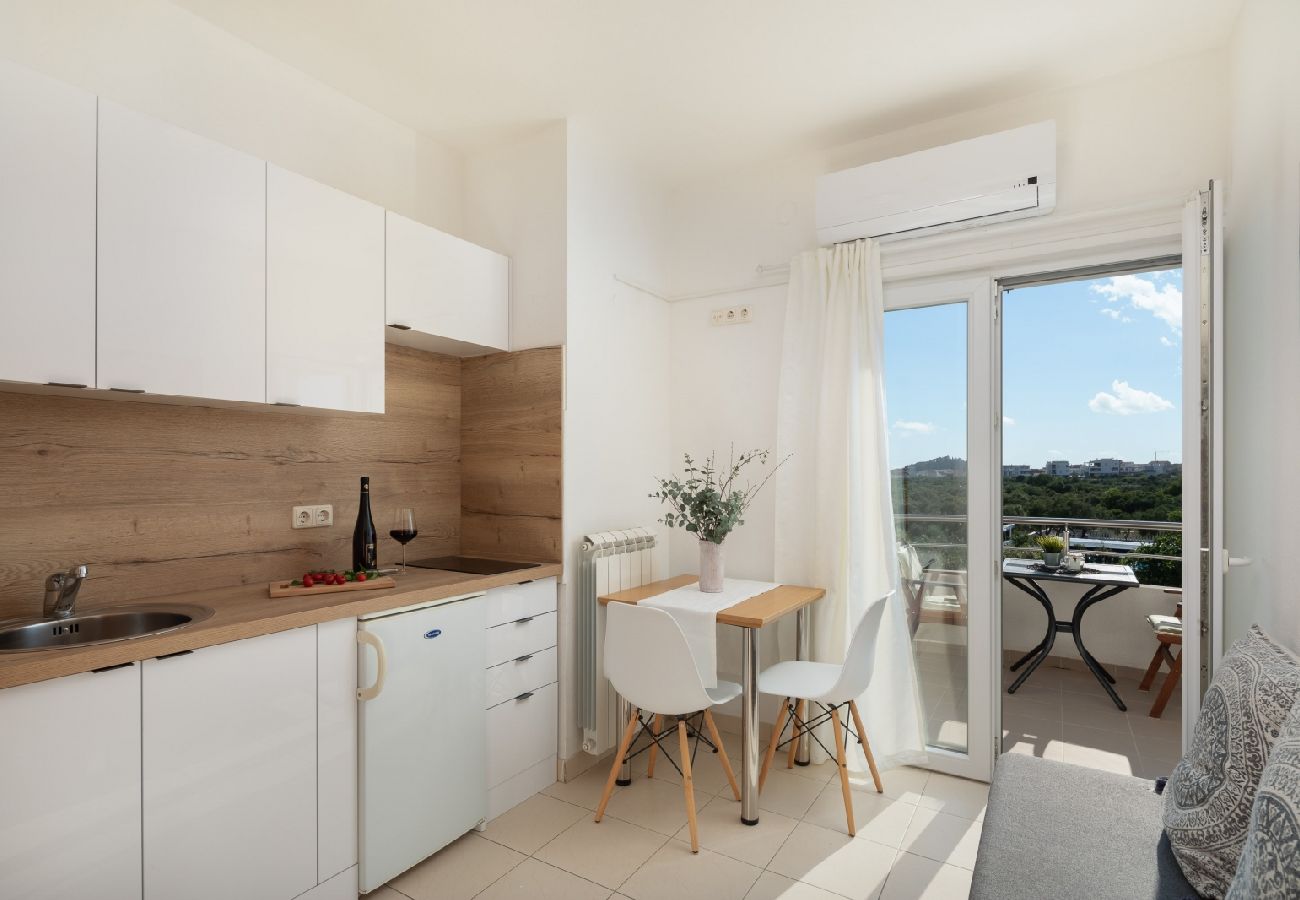 Апартаменты на Vodice - Ferienwohnung in Vodice mit Meerblick, Terrasse, Klimaanlage, W-LAN (94-3)