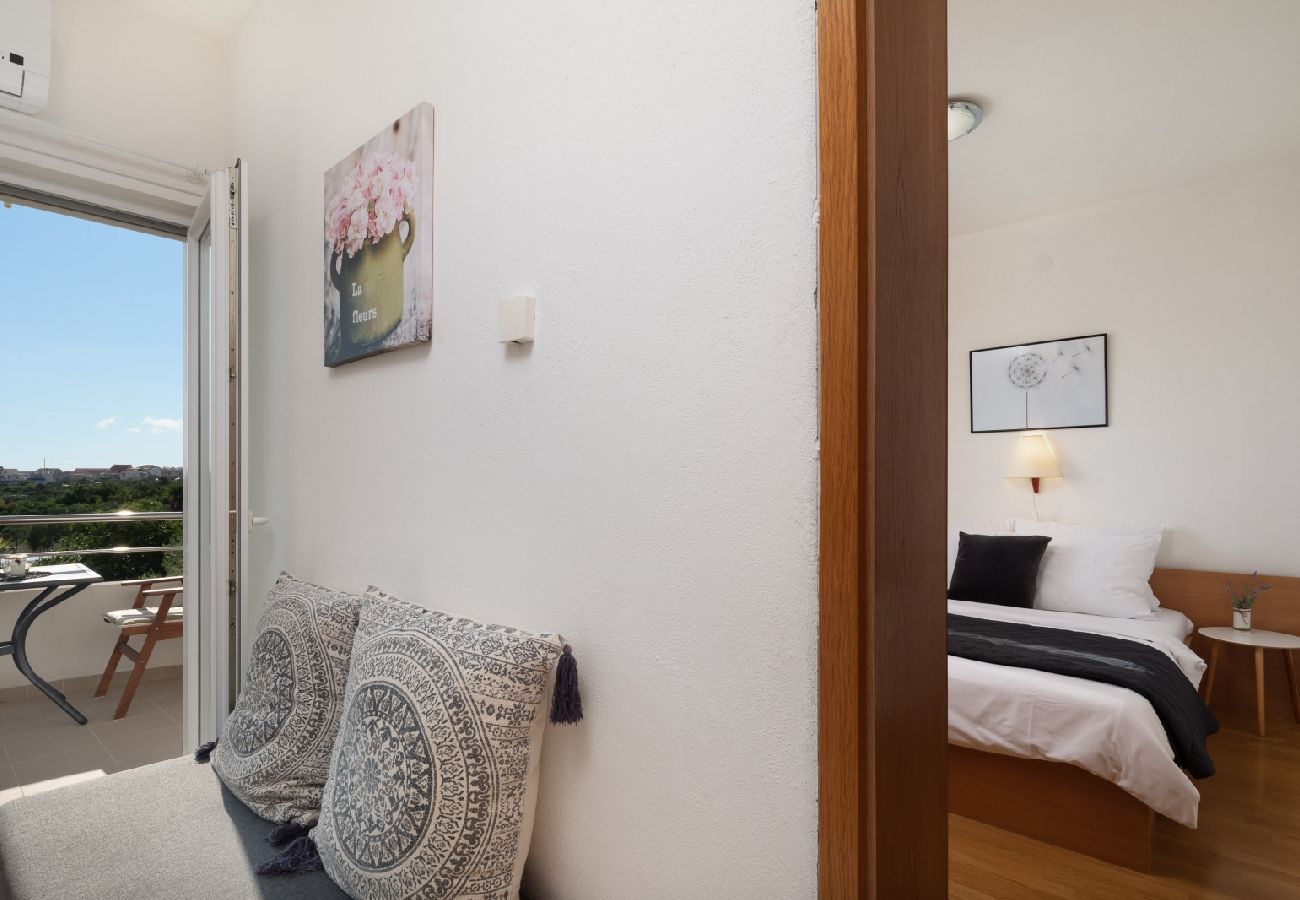 Апартаменты на Vodice - Ferienwohnung in Vodice mit Meerblick, Terrasse, Klimaanlage, W-LAN (94-3)