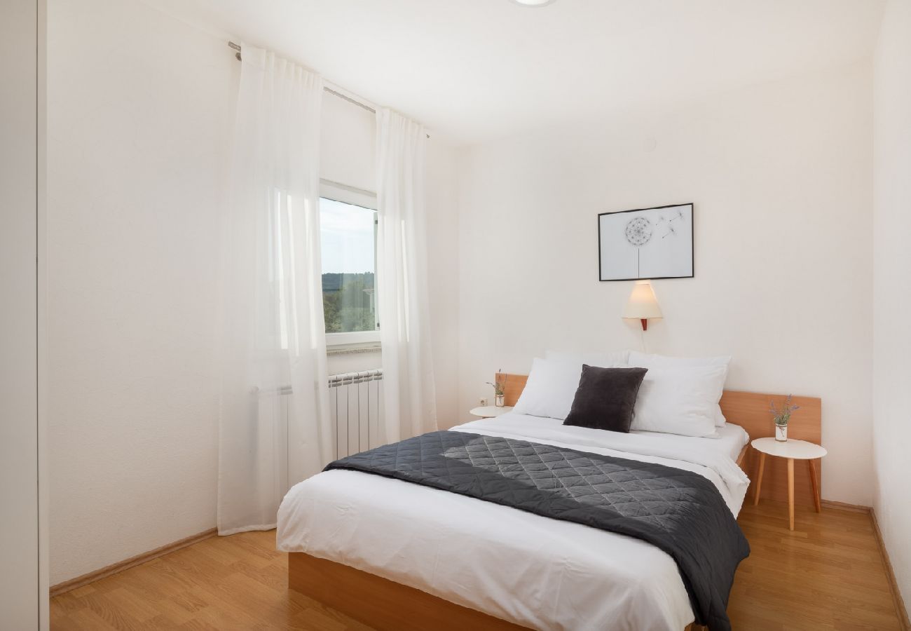 Апартаменты на Vodice - Ferienwohnung in Vodice mit Meerblick, Terrasse, Klimaanlage, W-LAN (94-3)