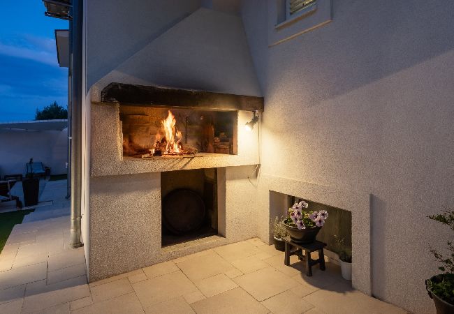 Апартаменты на Vodice - Ferienwohnung in Vodice mit Meerblick, Terrasse, Klimaanlage, W-LAN (94-4) Апартаменты на Vodice - Ferienwohnung in Vodice mit Meerblick, Terrasse, Klimaanlage, W-LAN (94-4)