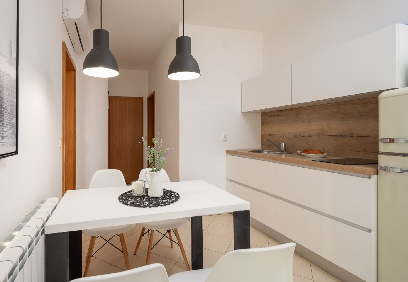 Апартаменты на Vodice - Ferienwohnung in Vodice mit Meerblick, Terrasse, Klimaanlage, W-LAN (94-4)