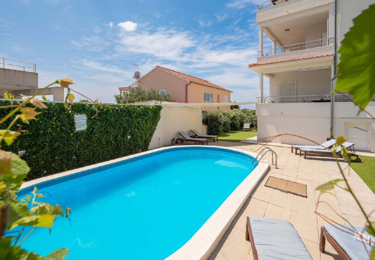 Апартаменты на Vodice - Ferienwohnung in Vodice mit Meerblick, Terrasse, Klimaanlage, W-LAN (94-5)