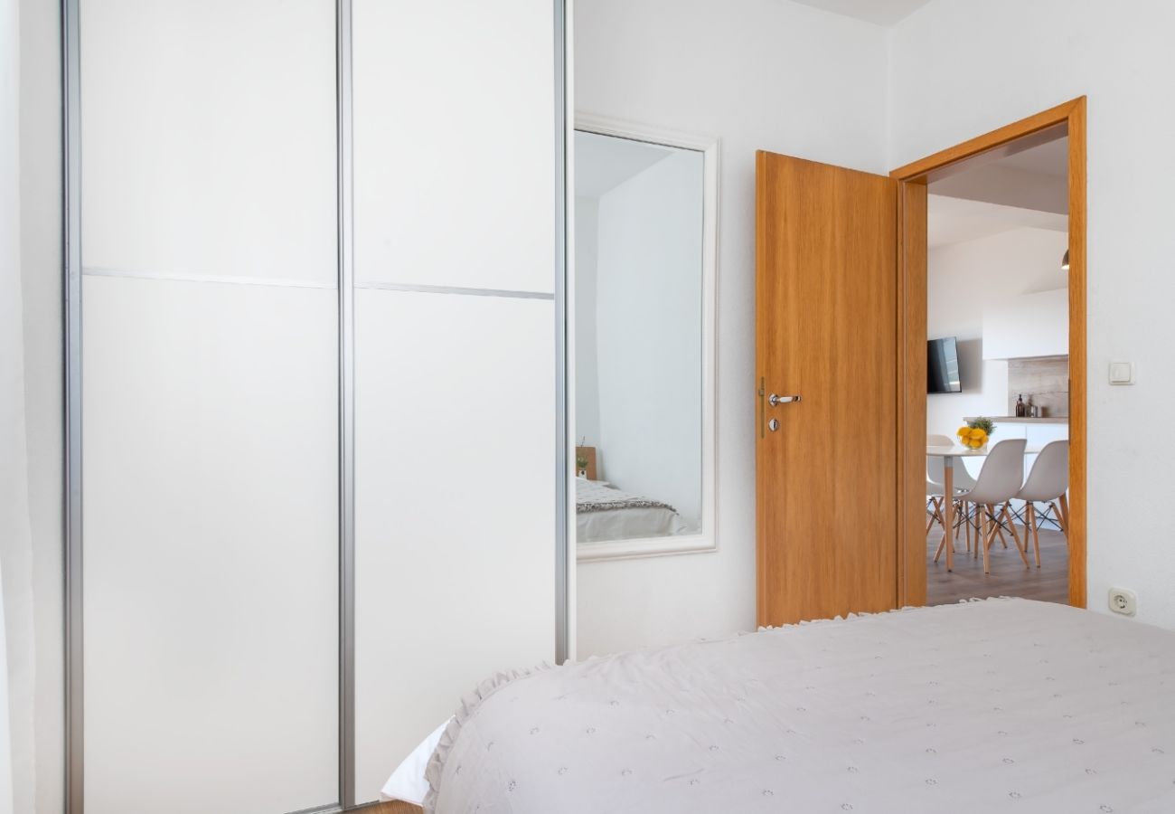 Апартаменты на Vodice - Apartment in Vodice with Seaview, Terrace, Air condition, WIFI (94-5)