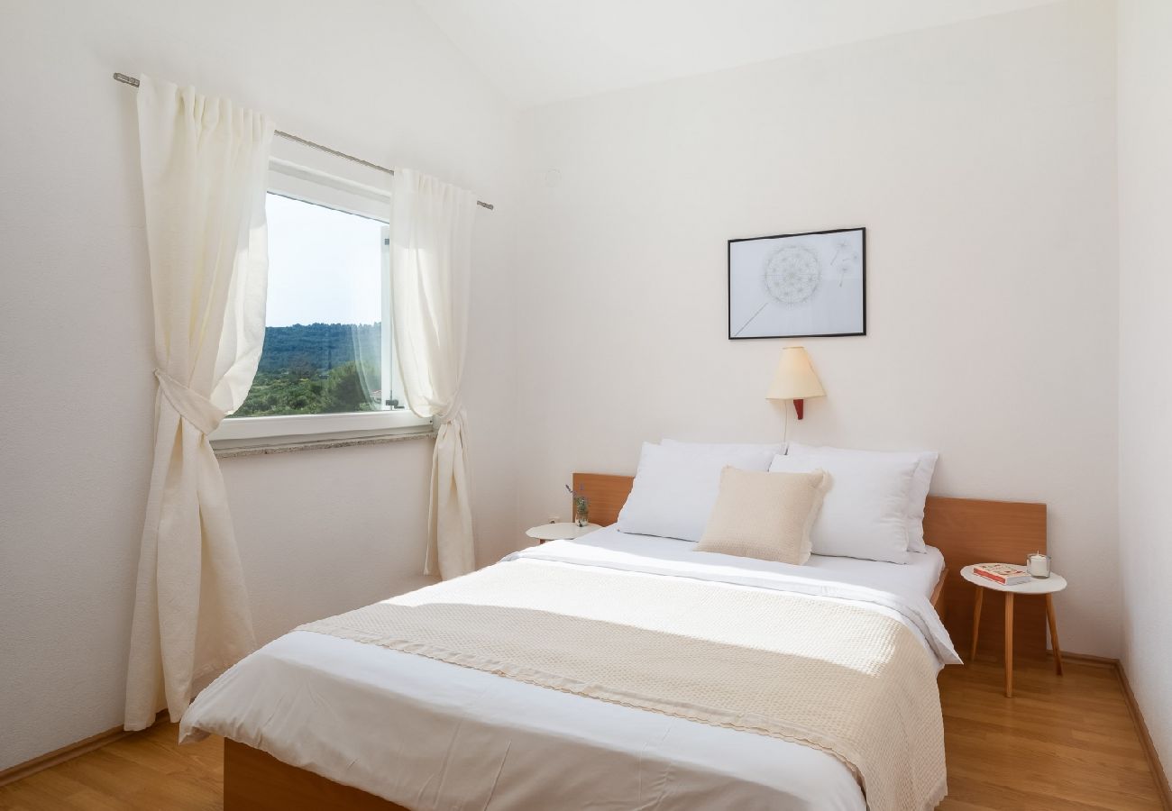 Апартаменты на Vodice - Ferienwohnung in Vodice mit Meerblick, Terrasse, Klimaanlage, W-LAN (94-7)