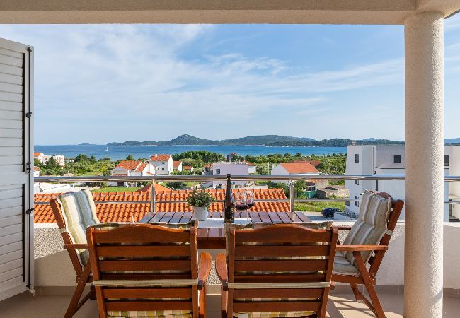 Апартаменты на Vodice - Ferienwohnung in Vodice mit Meerblick, Terrasse, Klimaanlage, W-LAN (94-8) Апартаменты на Vodice - Ferienwohnung in Vodice mit Meerblick, Terrasse, Klimaanlage, W-LAN (94-8)