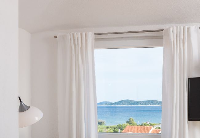 Апартаменты на Vodice - Ferienwohnung in Vodice mit Meerblick, Terrasse, Klimaanlage, W-LAN (94-8) Апартаменты на Vodice - Ferienwohnung in Vodice mit Meerblick, Terrasse, Klimaanlage, W-LAN (94-8)