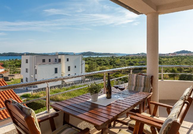 Апартаменты на Vodice - Ferienwohnung in Vodice mit Meerblick, Terrasse, Klimaanlage, W-LAN (94-8) Апартаменты на Vodice - Ferienwohnung in Vodice mit Meerblick, Terrasse, Klimaanlage, W-LAN (94-8)
