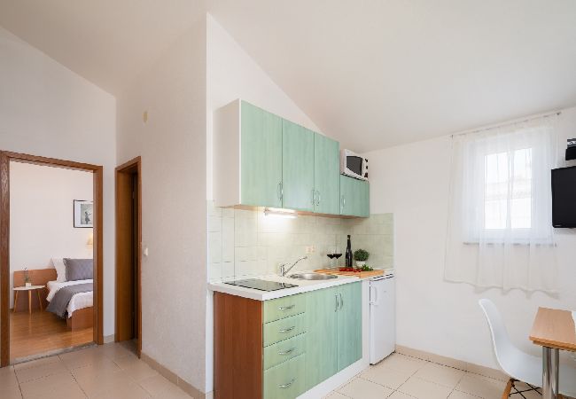 Апартаменты на Vodice - Ferienwohnung in Vodice mit Meerblick, Balkon, Klimaanlage, W-LAN (94-10) Апартаменты на Vodice - Ferienwohnung in Vodice mit Meerblick, Balkon, Klimaanlage, W-LAN (94-10)