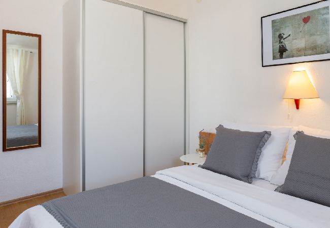 Апартаменты на Vodice - Ferienwohnung in Vodice mit Meerblick, Balkon, Klimaanlage, W-LAN (94-10) Апартаменты на Vodice - Ferienwohnung in Vodice mit Meerblick, Balkon, Klimaanlage, W-LAN (94-10)