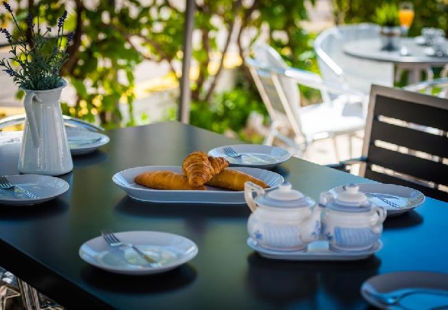 Апартаменты на Vodice - Ferienwohnung in Vodice mit Meerblick, Balkon, Klimaanlage, W-LAN (94-10) Апартаменты на Vodice - Ferienwohnung in Vodice mit Meerblick, Balkon, Klimaanlage, W-LAN (94-10)