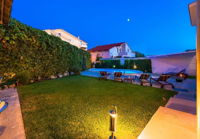 Апартаменты на Vodice - Ferienwohnung in Vodice mit Meerblick, Balkon, Klimaanlage, W-LAN (94-10) Апартаменты на Vodice - Ferienwohnung in Vodice mit Meerblick, Balkon, Klimaanlage, W-LAN (94-10)