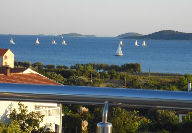 Апартаменты на Vodice - Ferienwohnung in Vodice mit Meerblick, Balkon, Klimaanlage, W-LAN (94-10) Апартаменты на Vodice - Ferienwohnung in Vodice mit Meerblick, Balkon, Klimaanlage, W-LAN (94-10)