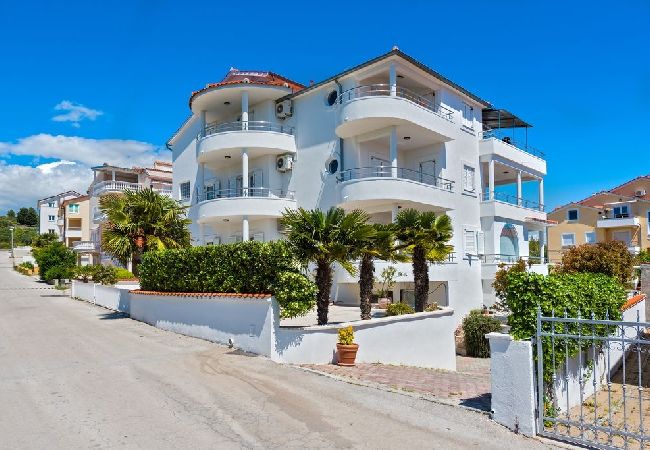 Апартаменты на Vodice - Ferienwohnung in Vodice mit Meerblick, Balkon, Klimaanlage, W-LAN (94-10) Апартаменты на Vodice - Ferienwohnung in Vodice mit Meerblick, Balkon, Klimaanlage, W-LAN (94-10)