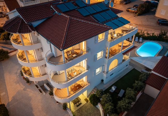 Апартаменты на Vodice - Ferienwohnung in Vodice mit Meerblick, Balkon, Klimaanlage, W-LAN (94-10) Апартаменты на Vodice - Ferienwohnung in Vodice mit Meerblick, Balkon, Klimaanlage, W-LAN (94-10)