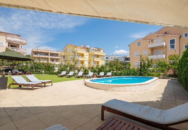 Апартаменты на Vodice - Ferienwohnung in Vodice mit Meerblick, Balkon, Klimaanlage, W-LAN (94-10) Апартаменты на Vodice - Ferienwohnung in Vodice mit Meerblick, Balkon, Klimaanlage, W-LAN (94-10)