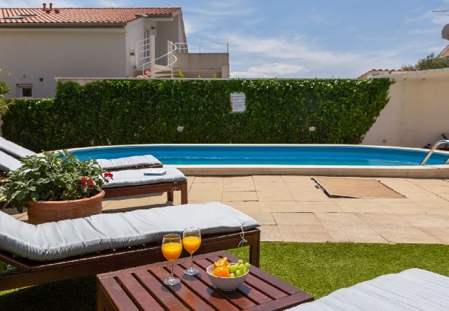 Апартаменты на Vodice - Ferienwohnung in Vodice mit Meerblick, Balkon, Klimaanlage, W-LAN (94-10) Апартаменты на Vodice - Ferienwohnung in Vodice mit Meerblick, Balkon, Klimaanlage, W-LAN (94-10)