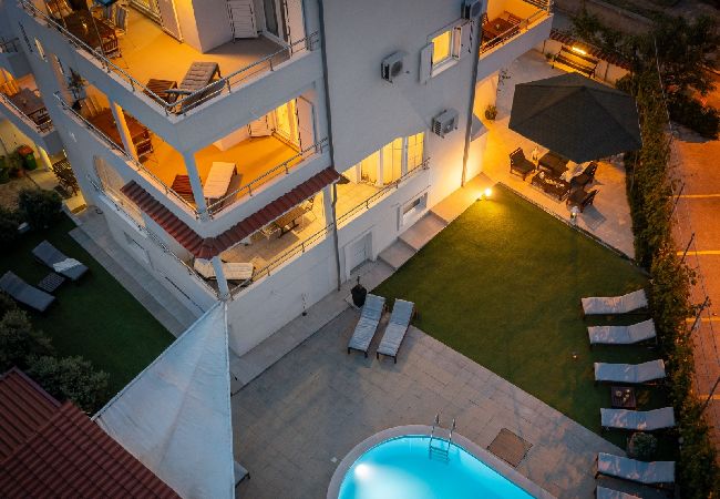 Апартаменты на Vodice - Ferienwohnung in Vodice mit Meerblick, Balkon, Klimaanlage, W-LAN (94-10) Апартаменты на Vodice - Ferienwohnung in Vodice mit Meerblick, Balkon, Klimaanlage, W-LAN (94-10)
