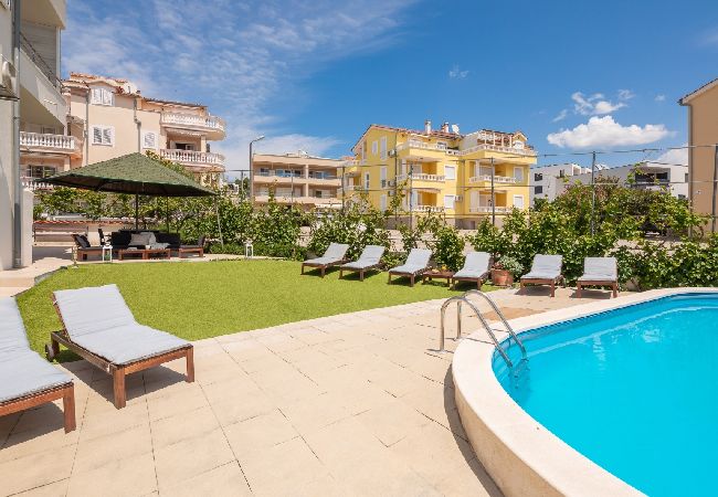 Апартаменты на Vodice - Ferienwohnung in Vodice mit Meerblick, Balkon, Klimaanlage, W-LAN (94-10) Апартаменты на Vodice - Ferienwohnung in Vodice mit Meerblick, Balkon, Klimaanlage, W-LAN (94-10)
