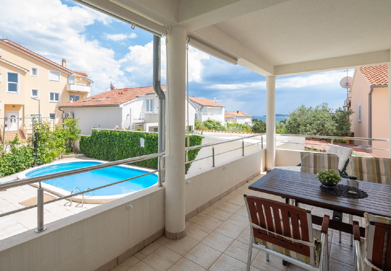 Апартаменты на Vodice - Ferienwohnung in Vodice mit Meerblick, Terrasse, Klimaanlage, W-LAN (94-11)