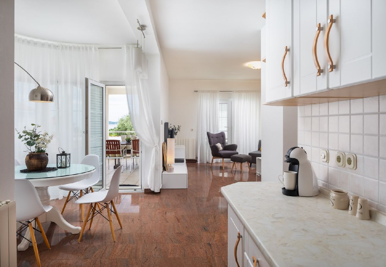 Апартаменты на Vodice - Ferienwohnung in Vodice mit Meerblick, Terrasse, Klimaanlage, W-LAN (94-11)