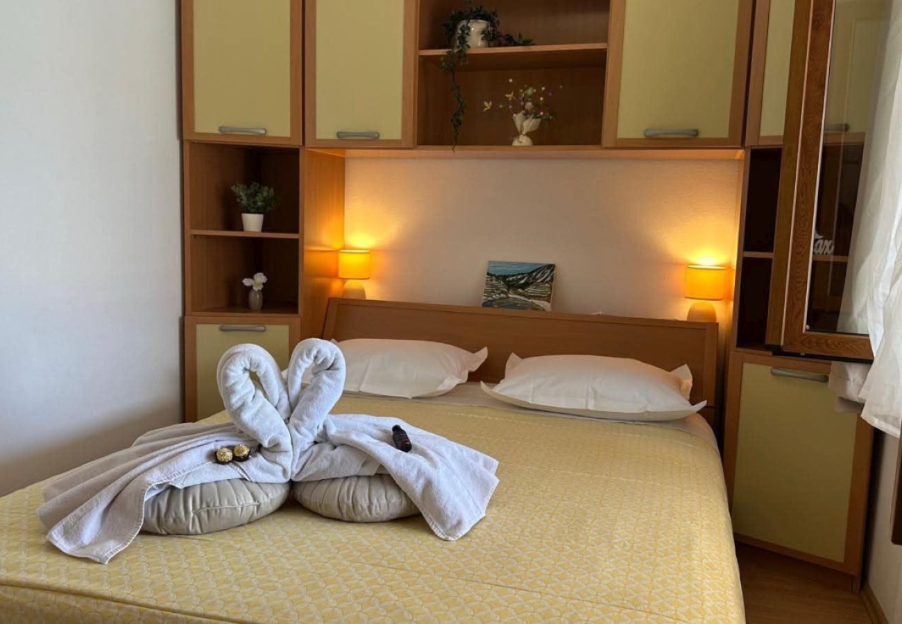 Апартаменты на Lumbarda - Apartment in Lumbarda with Seaview, Terrace, Air condition, WIFI (128-1)