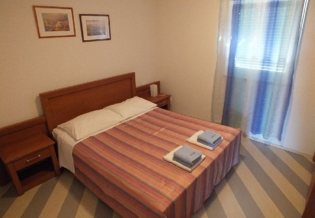 Апартаменты на Umag - Aпартамент в Умаг c Вид на море, балкон, Спутниковое / кабельное телевидение, WIFI (235-1) Апартаменты на Umag - Aпартамент в Умаг c Вид на море, балкон, Спутниковое / кабельное телевидение, WIFI (235-1)