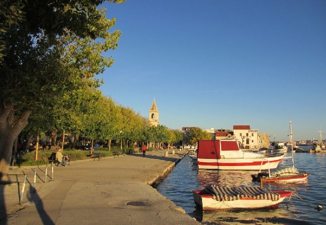 Апартаменты на Kaštel Sucurac - Aпартамент в Каштел Сућурац c Вид на море, балкон, Спутниковое / кабельное телевидение, WIFI (570-3) Апартаменты на Kaštel Sucurac - Aпартамент в Каштел Сућурац c Вид на море, балкон, Спутниковое / кабельное телевидение, WIFI (570-3)