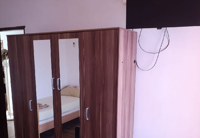 Апартаменты на Stanici - Ferienwohnung in Stanići mit Meerblick, Balkon, Klimaanlage, W-LAN (634-1) Апартаменты на Stanici - Ferienwohnung in Stanići mit Meerblick, Balkon, Klimaanlage, W-LAN (634-1)