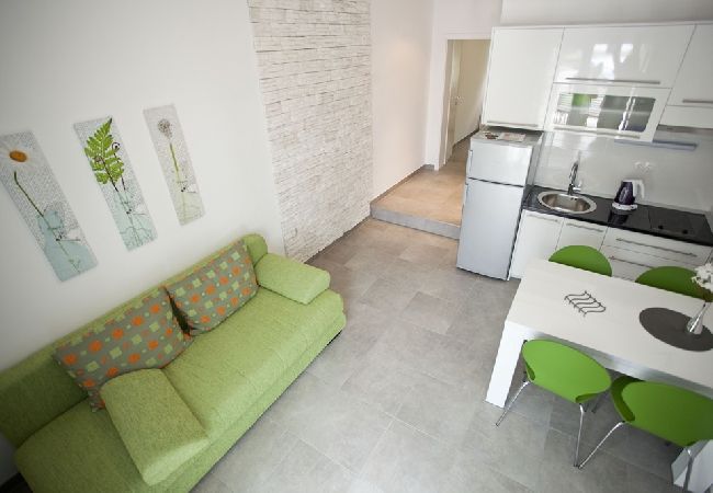 Апартаменты на Duce - Ferienwohnung in Duće mit Meerblick, Terrasse, Klimaanlage, W-LAN (850-1) Апартаменты на Duce - Ferienwohnung in Duće mit Meerblick, Terrasse, Klimaanlage, W-LAN (850-1)