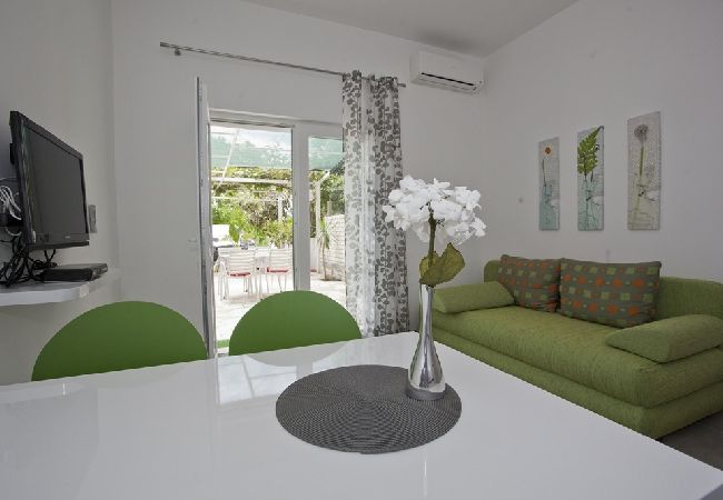 Апартаменты на Duce - Ferienwohnung in Duće mit Meerblick, Terrasse, Klimaanlage, W-LAN (850-1) Апартаменты на Duce - Ferienwohnung in Duće mit Meerblick, Terrasse, Klimaanlage, W-LAN (850-1)