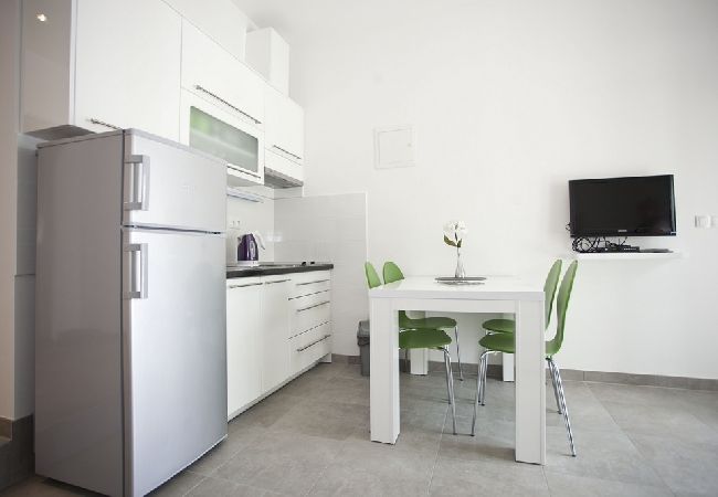 Апартаменты на Duce - Ferienwohnung in Duće mit Meerblick, Terrasse, Klimaanlage, W-LAN (850-1) Апартаменты на Duce - Ferienwohnung in Duće mit Meerblick, Terrasse, Klimaanlage, W-LAN (850-1)