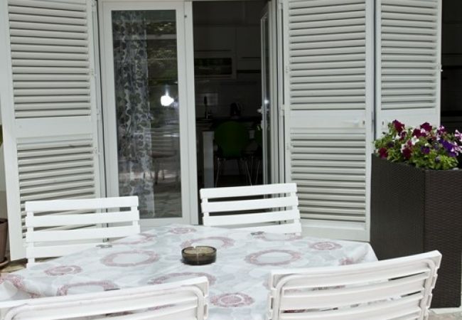 Апартаменты на Duce - Ferienwohnung in Duće mit Meerblick, Terrasse, Klimaanlage, W-LAN (850-1) Апартаменты на Duce - Ferienwohnung in Duće mit Meerblick, Terrasse, Klimaanlage, W-LAN (850-1)