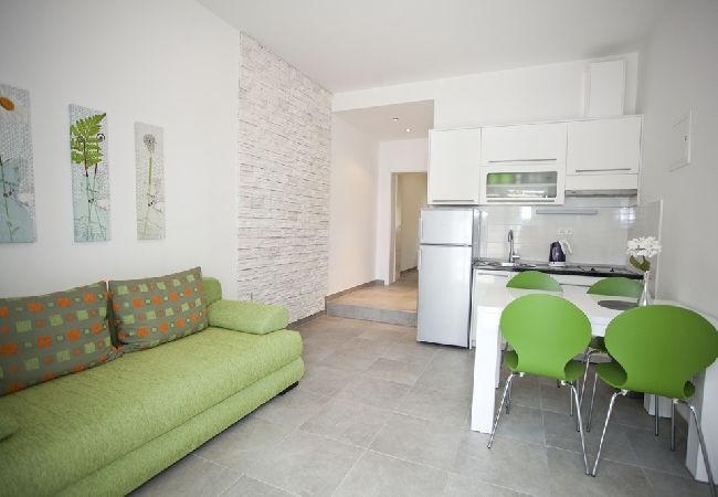 Апартаменты на Duce - Ferienwohnung in Duće mit Meerblick, Terrasse, Klimaanlage, W-LAN (850-1) Апартаменты на Duce - Ferienwohnung in Duće mit Meerblick, Terrasse, Klimaanlage, W-LAN (850-1)