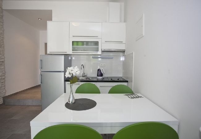 Апартаменты на Duce - Ferienwohnung in Duće mit Meerblick, Terrasse, Klimaanlage, W-LAN (850-1) Апартаменты на Duce - Ferienwohnung in Duće mit Meerblick, Terrasse, Klimaanlage, W-LAN (850-1)