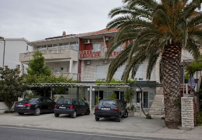 Апартаменты на Duce - Ferienwohnung in Duće mit Meerblick, Terrasse, Klimaanlage, W-LAN (850-1) Апартаменты на Duce - Ferienwohnung in Duće mit Meerblick, Terrasse, Klimaanlage, W-LAN (850-1)