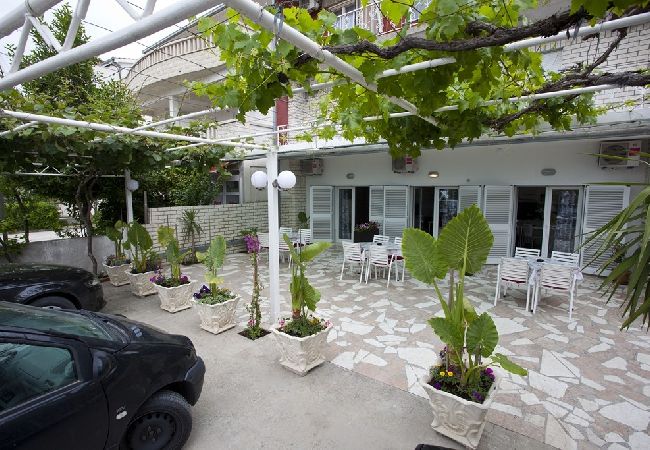 Апартаменты на Duce - Ferienwohnung in Duće mit Meerblick, Terrasse, Klimaanlage, W-LAN (850-1) Апартаменты на Duce - Ferienwohnung in Duće mit Meerblick, Terrasse, Klimaanlage, W-LAN (850-1)