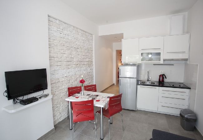 Апартаменты на Duce - Ferienwohnung in Duće mit Meerblick, Terrasse, Klimaanlage, W-LAN (850-2) Апартаменты на Duce - Ferienwohnung in Duće mit Meerblick, Terrasse, Klimaanlage, W-LAN (850-2)