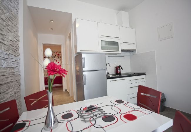 Апартаменты на Duce - Ferienwohnung in Duće mit Meerblick, Terrasse, Klimaanlage, W-LAN (850-2) Апартаменты на Duce - Ferienwohnung in Duće mit Meerblick, Terrasse, Klimaanlage, W-LAN (850-2)