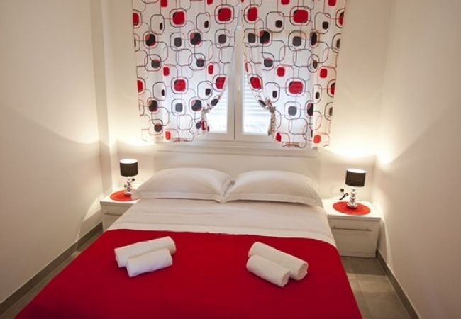 Апартаменты на Duce - Ferienwohnung in Duće mit Meerblick, Terrasse, Klimaanlage, W-LAN (850-2) Апартаменты на Duce - Ferienwohnung in Duće mit Meerblick, Terrasse, Klimaanlage, W-LAN (850-2)