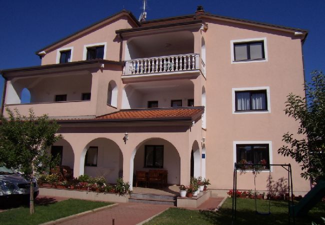 Апартаменты на Umag - Aпартамент в Умаг c терраса, WIFI, Балкон / Терраса (853-3) Апартаменты на Umag - Aпартамент в Умаг c терраса, WIFI, Балкон / Терраса (853-3)