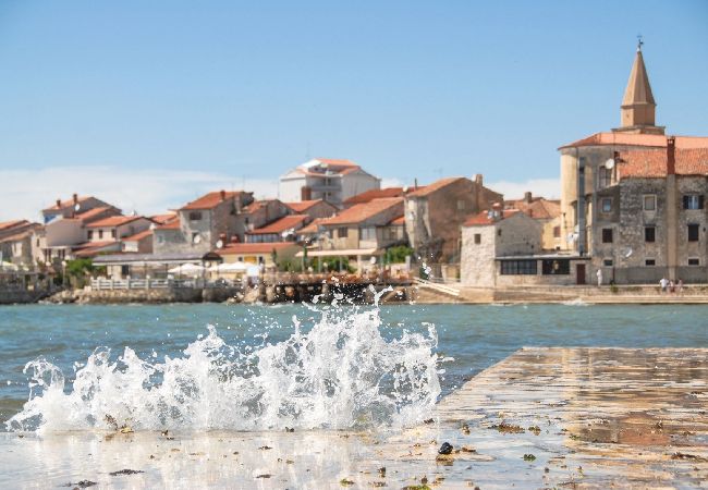 Апартаменты на Umag - Aпартамент в Умаг c терраса, WIFI, Балкон / Терраса (853-3) Апартаменты на Umag - Aпартамент в Умаг c терраса, WIFI, Балкон / Терраса (853-3)