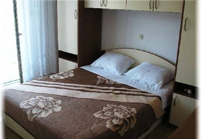 Апартаменты на Lopar - Квартира для отдыха в Лопаре с балконом, кондиционером, Wi-Fi и стиральной машиной (696-7) Апартаменты на Lopar - Квартира для отдыха в Лопаре с балконом, кондиционером, Wi-Fi и стиральной машиной (696-7)