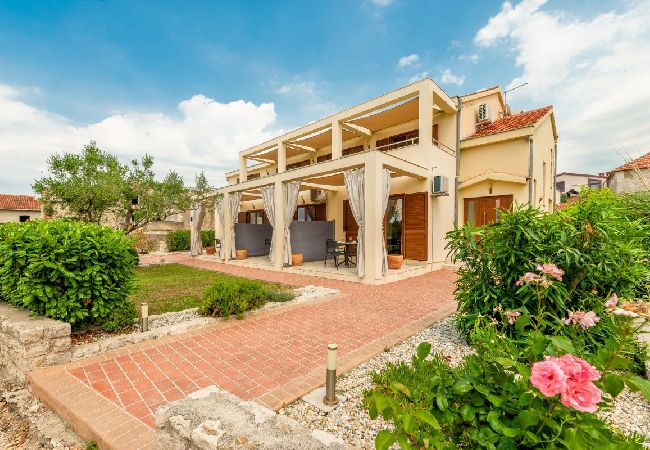 Апартаменты на Nin - Aпартамент в Нин c терраса, Спутниковое / кабельное телевидение, WIFI (864-1) Апартаменты на Nin - Aпартамент в Нин c терраса, Спутниковое / кабельное телевидение, WIFI (864-1)