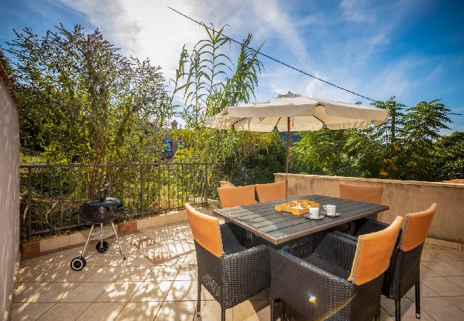 Апартаменты на Supetarska Draga - Apartment in Supetarska Draga with Seaview, Balcony, Air condition, WIFI (3321-1) Апартаменты на Supetarska Draga - Apartment in Supetarska Draga with Seaview, Balcony, Air condition, WIFI (3321-1)