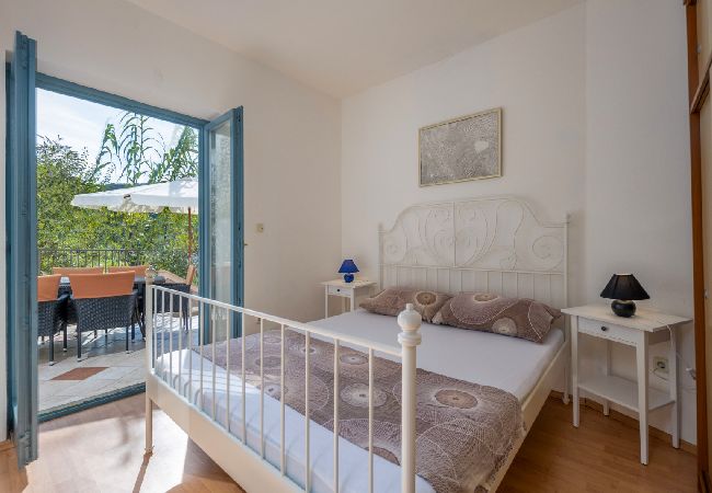 Апартаменты на Supetarska Draga - Apartment in Supetarska Draga with Seaview, Balcony, Air condition, WIFI (3321-1) Апартаменты на Supetarska Draga - Apartment in Supetarska Draga with Seaview, Balcony, Air condition, WIFI (3321-1)