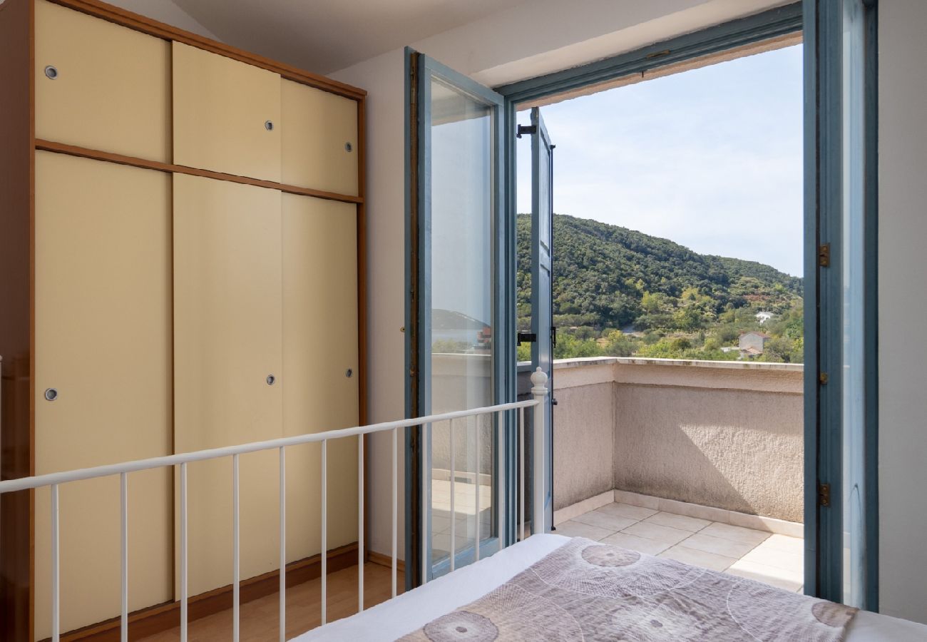 Апартаменты на Supetarska Draga - Ferienwohnung in Supetarska Draga mit Meerblick, Balkon, Klimaanlage, W-LAN (3321-3)